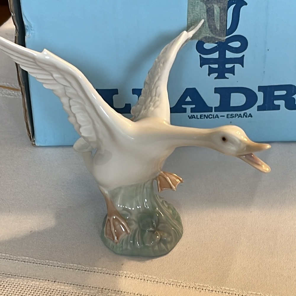 Lladro Jumping Goose, Vintage
